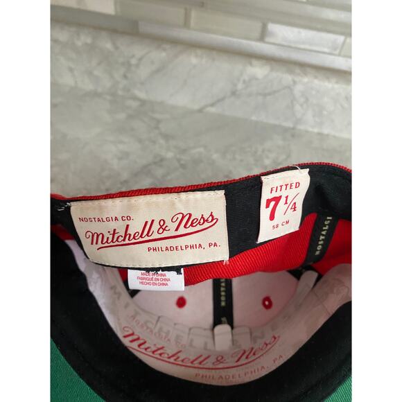 Milwaukee Bucks Retro Logo Mitchell & Ness Fitted Hat 7 1/4 - Picture 8 of 9